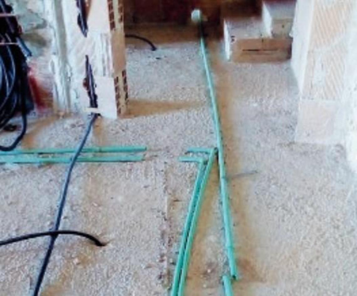 Furti e danni nel cantiere edile di un palazzo: proprietari esasperati