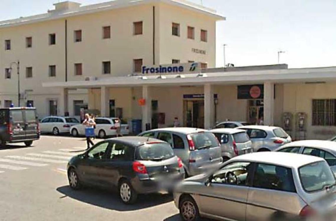 Far west nei vagoni: nigeriano senza biglietto aggredisce capotreno e agenti