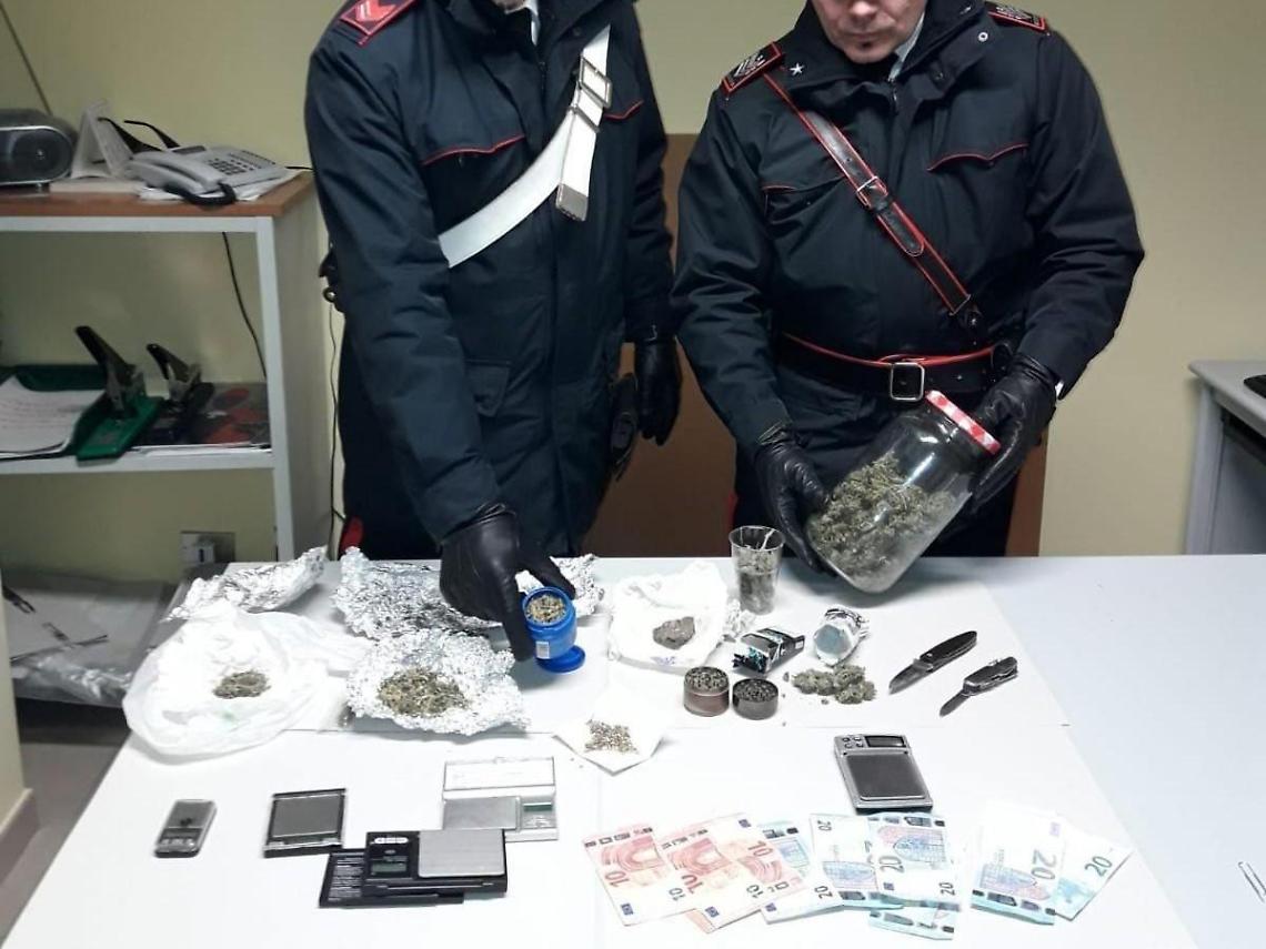 Spaccio di sostanze stupefacenti: in manette due fratelli di 21 e 25 anni