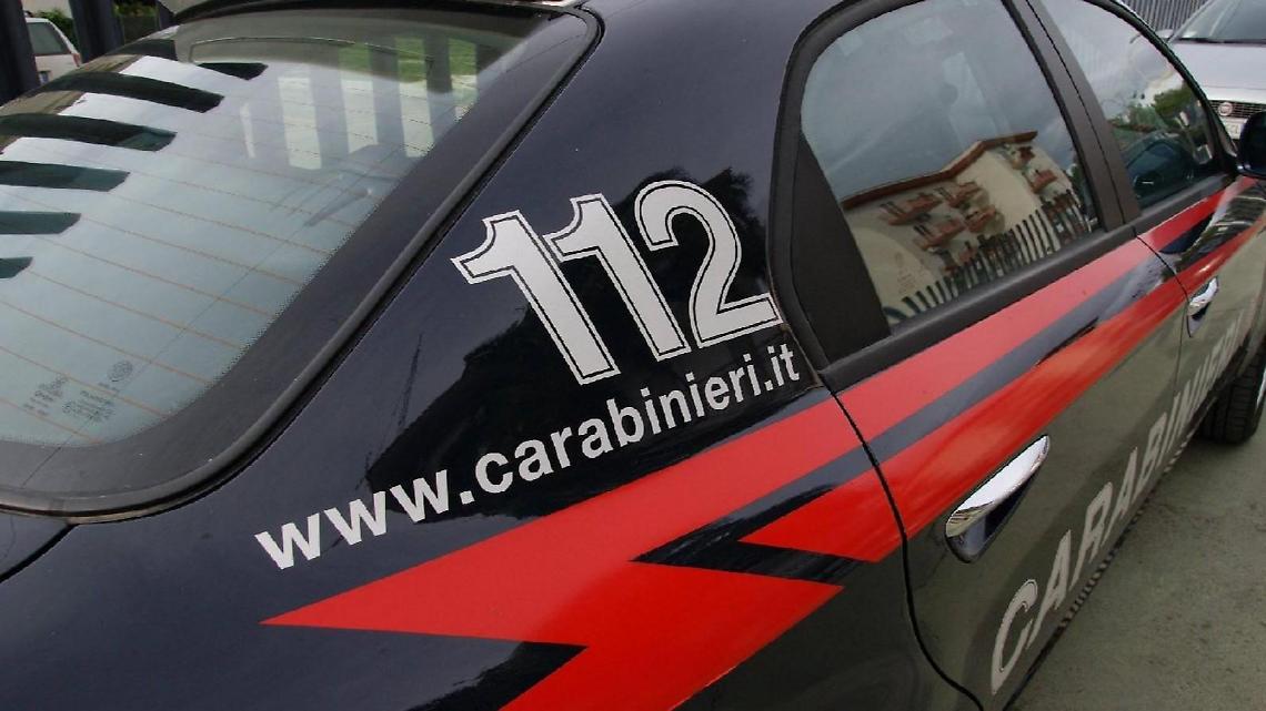 Irruzione nel bar, rubato l'incasso delle slot: caccia ai malviventi