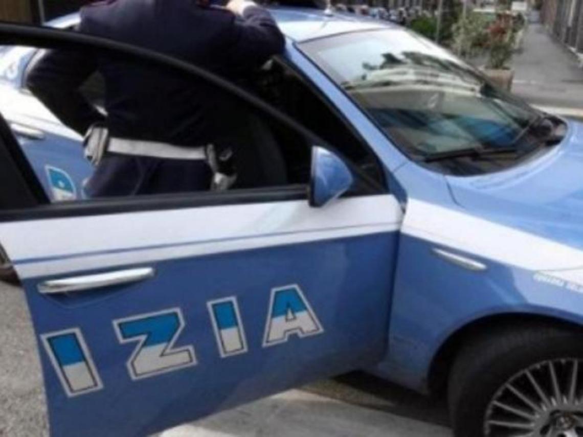 Trovato con la droga cerca di intimorire i poliziotti con un pitbull: arrestato