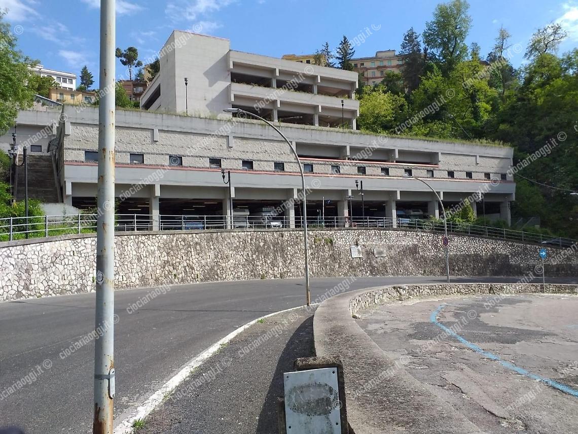 Tre esperti per il parcheggio multipiano