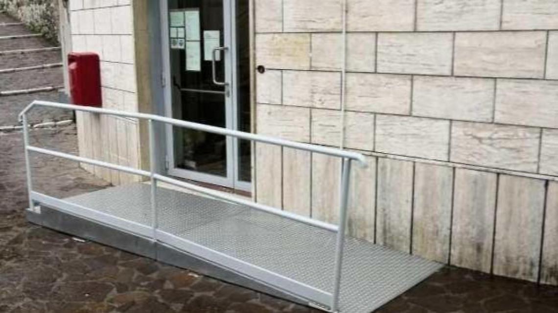 Barriere architettoniche abbattute in sei uffici postali: gli interventi