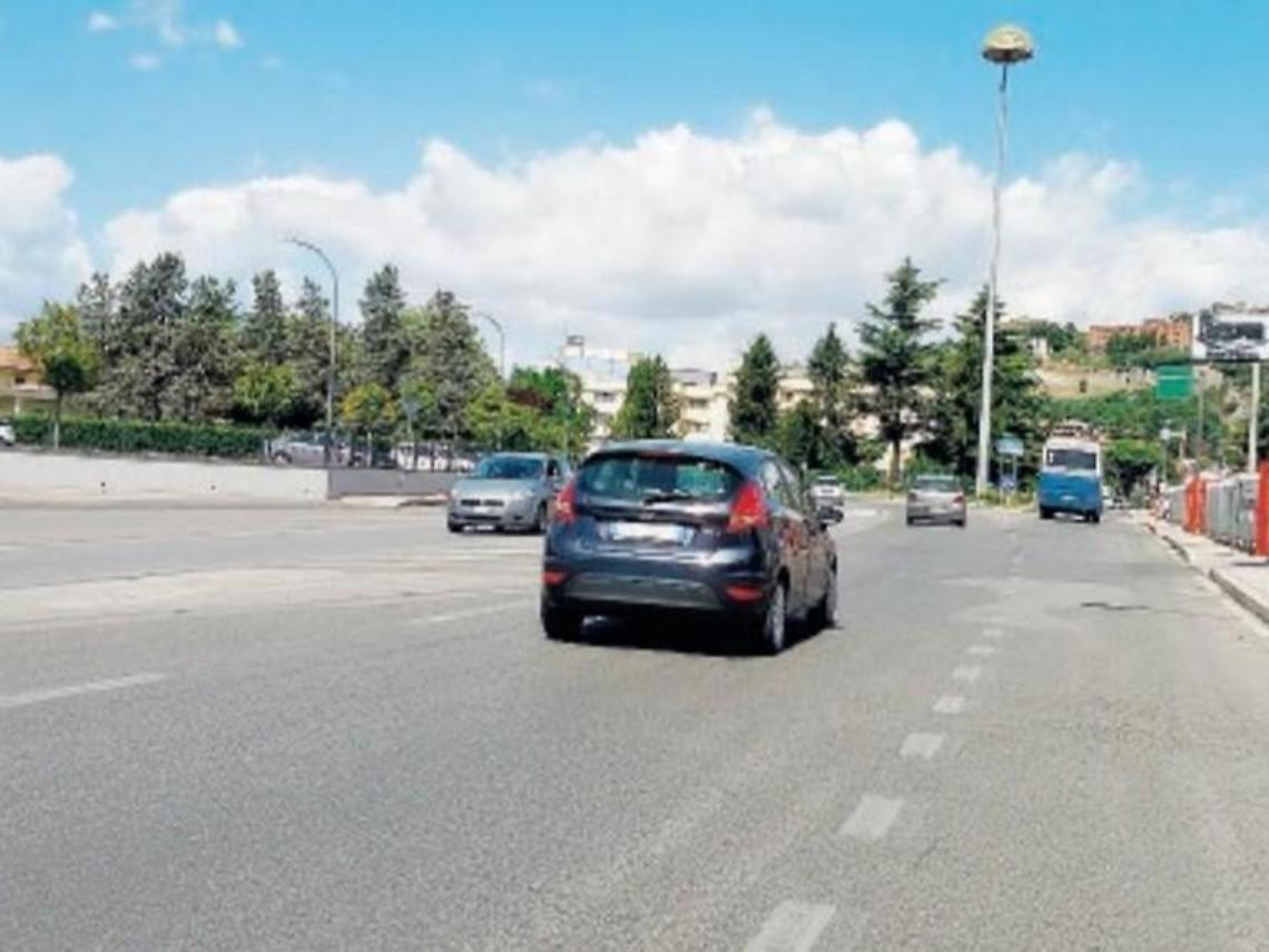 Donna investita da un'auto: momenti di terrore sulla Casilina