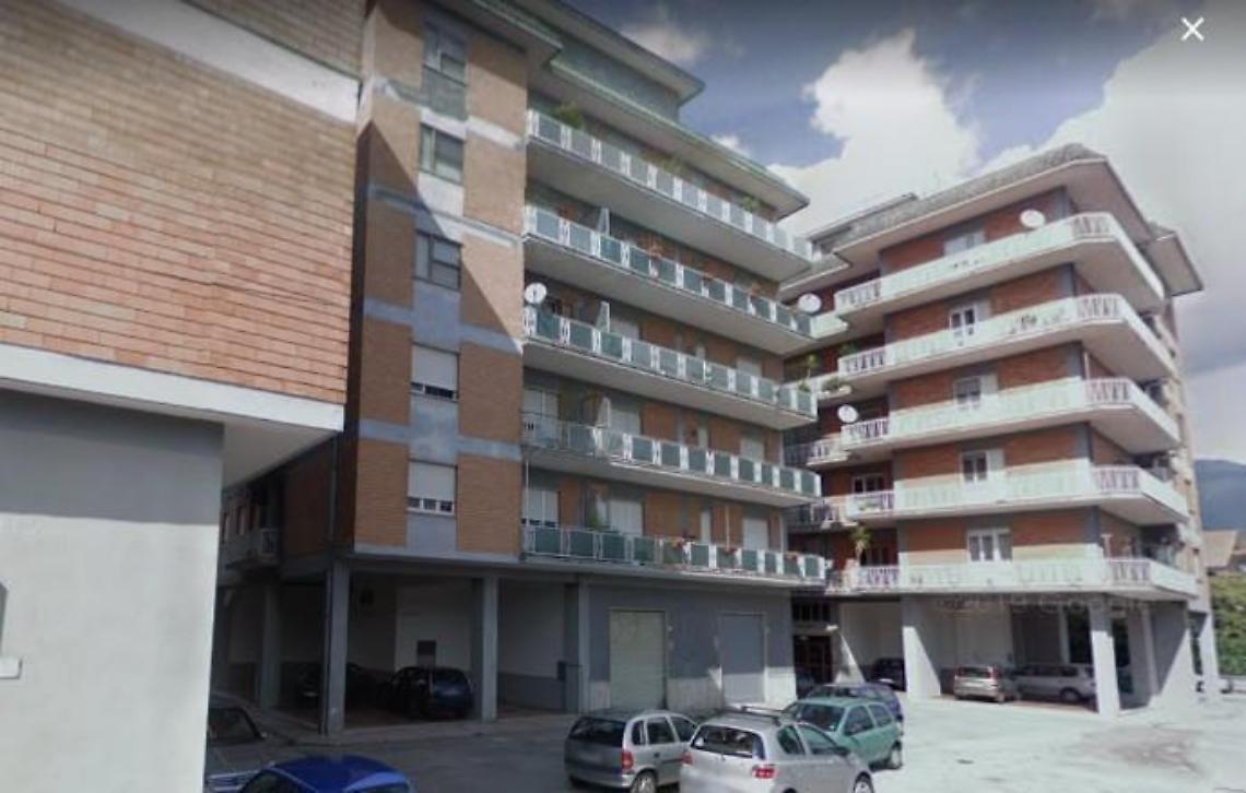 Faccia a faccia con i ladri: i banditi fuggono ma tornano dopo quattro giorni