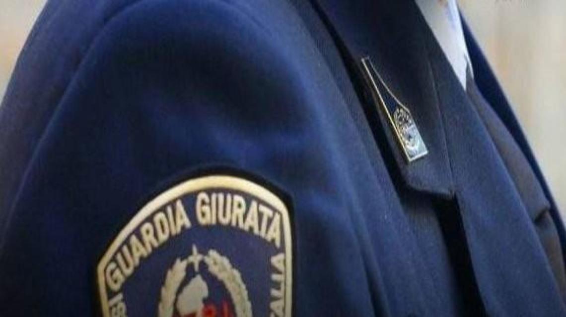 Avvocati intrappolati in ascensore: salvati da una guardia giurata