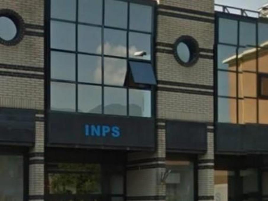 Si sentono male nella sede dell'Inps, forse per un diverbio: portati in ospedale