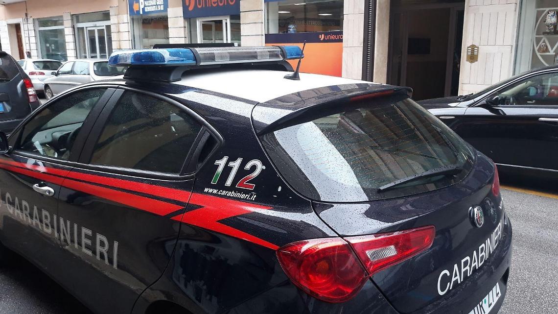 Incendia un'auto per vendetta, l'uomo resta ai domiciliari