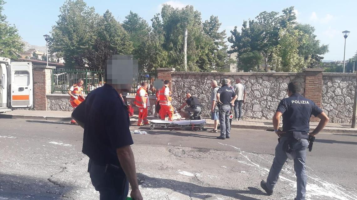 Semina il panico, devasta la stazione e picchia la madre e la sorella: arrestato