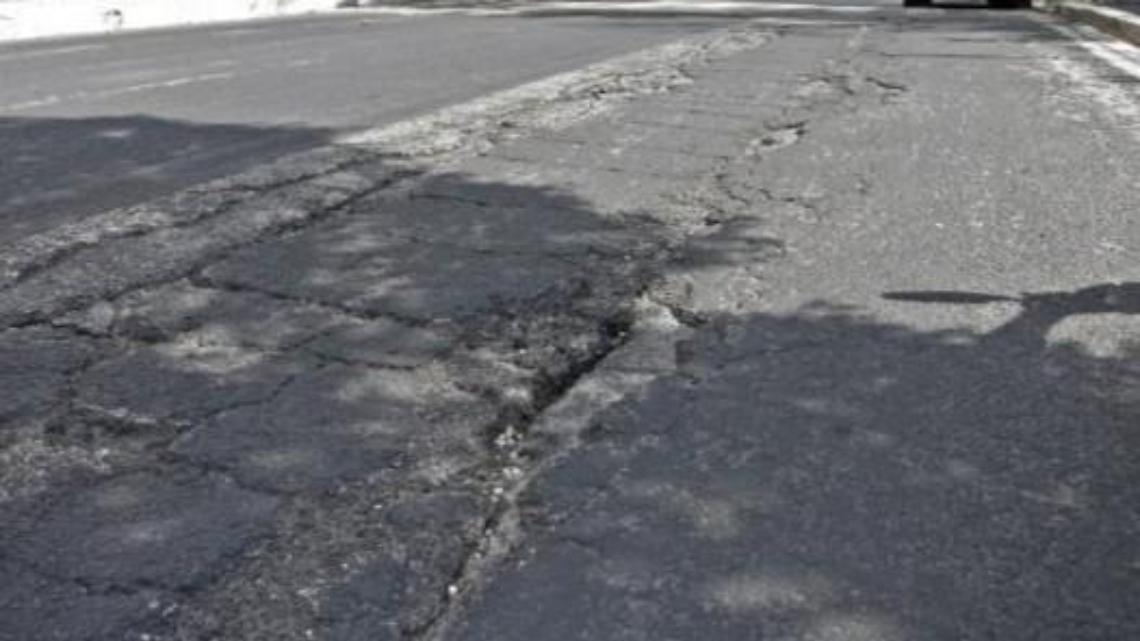 Carreggiate come mulattiere in centro: i residenti protestano