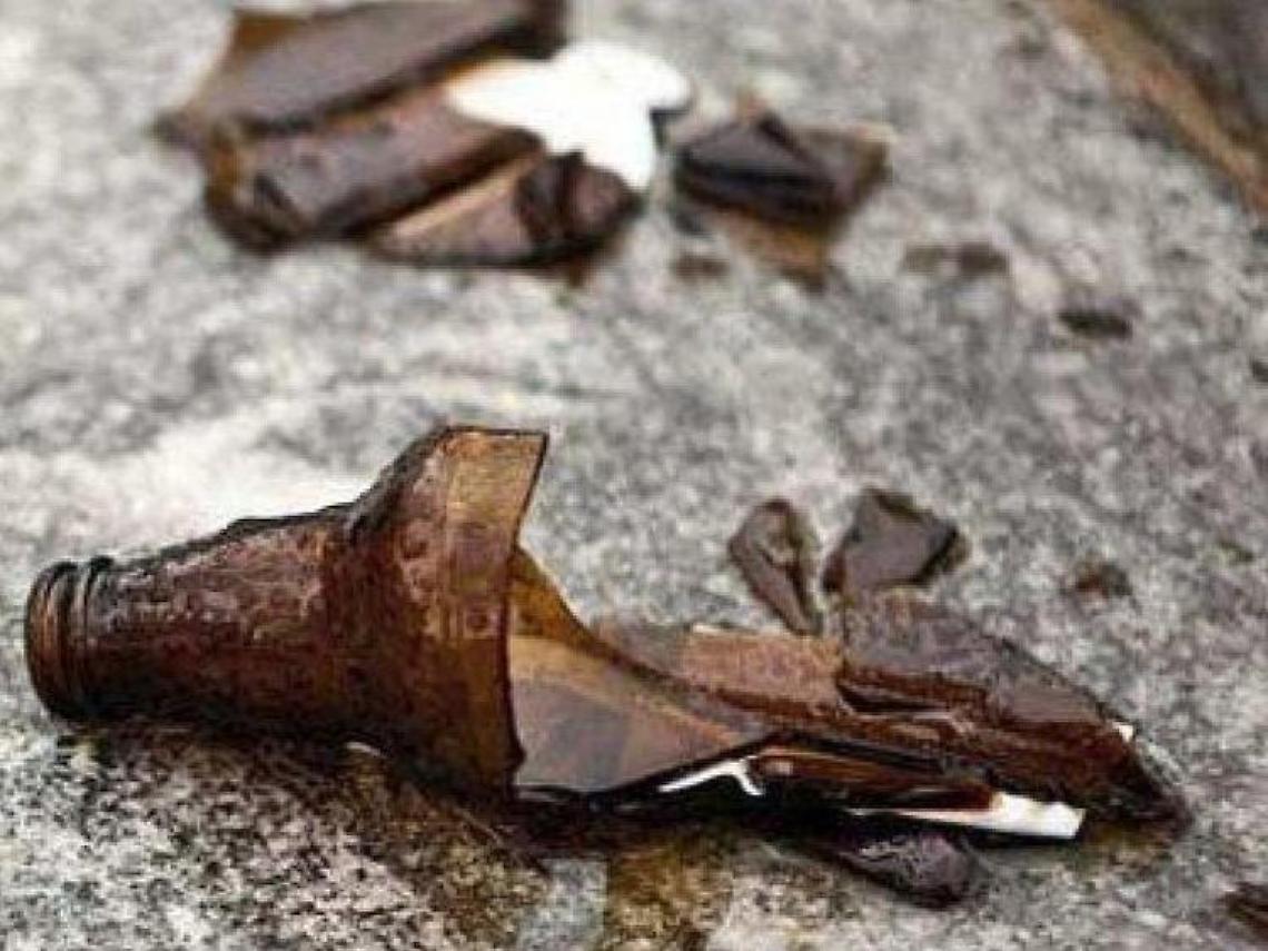 Bottiglie rotte e siringhe, i vandali sono inarrestabili