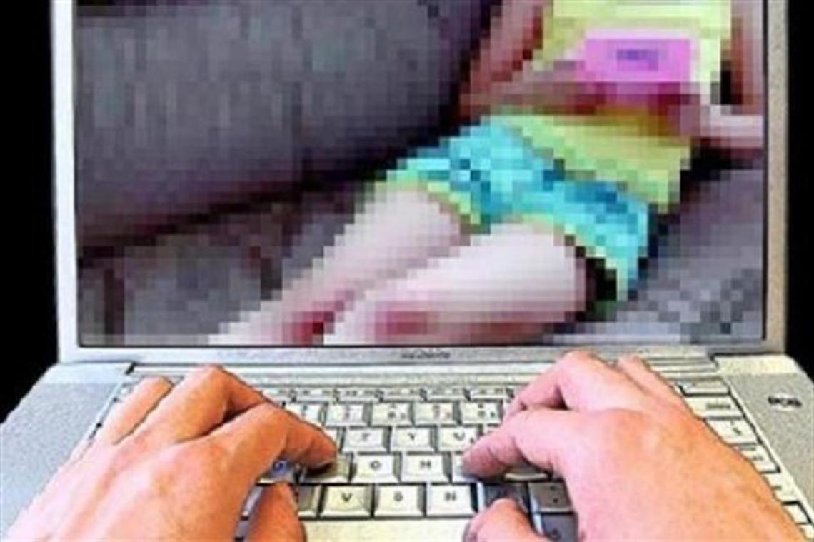 Video pedopornografici ad una ragazzina da quando aveva 9 anni: 67enne arrestato