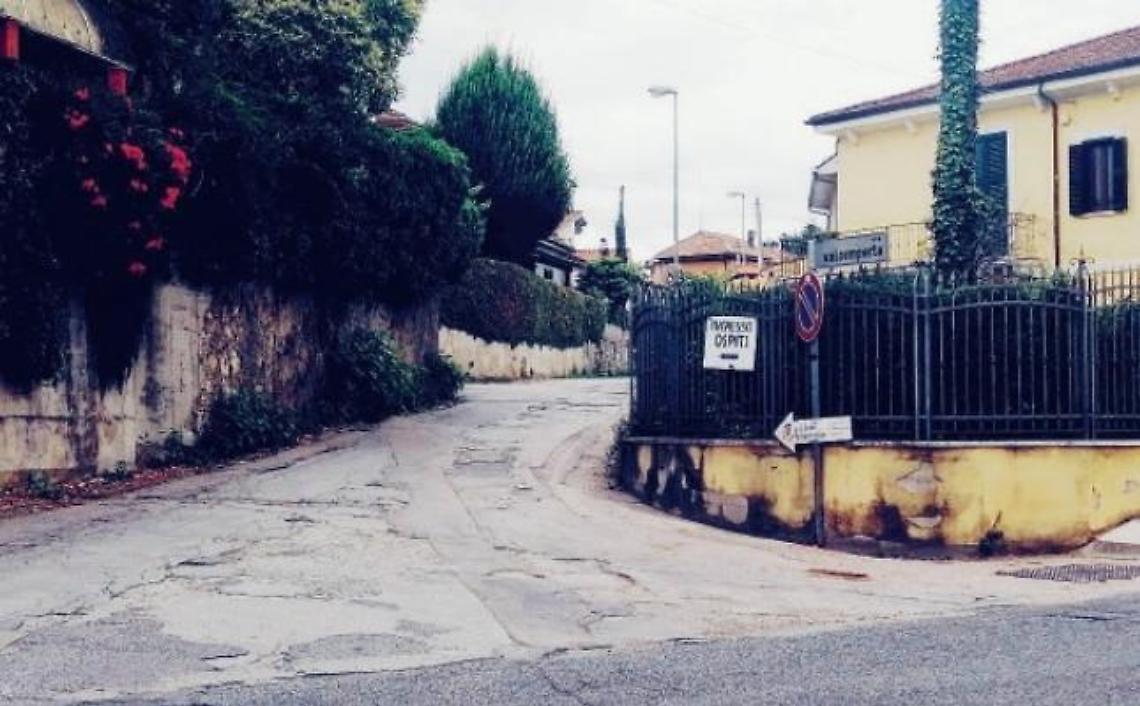 Mancano i numeri civici, postini e corrieri nel caos: la polemica