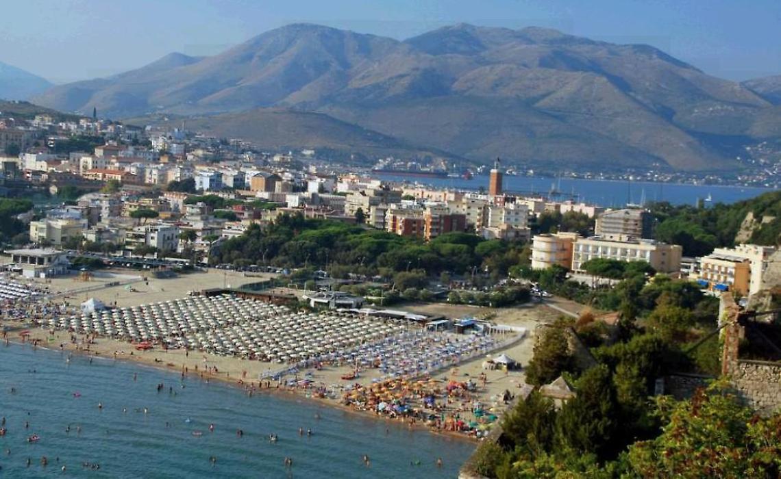 "C'è un pedofilo in spiaggia": scatta l'allarme e un uomo rischia il linciaggio