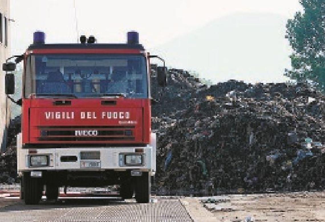 Incendio alla Mecoris, il caso in Consiglio: "Dati sotto controllo"