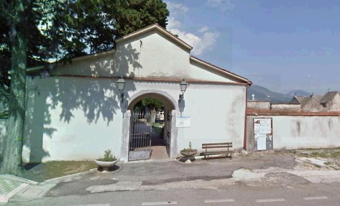 Cassino, l'allarme del consigliere Fardelli: il cimitero di Caira sta crollando
