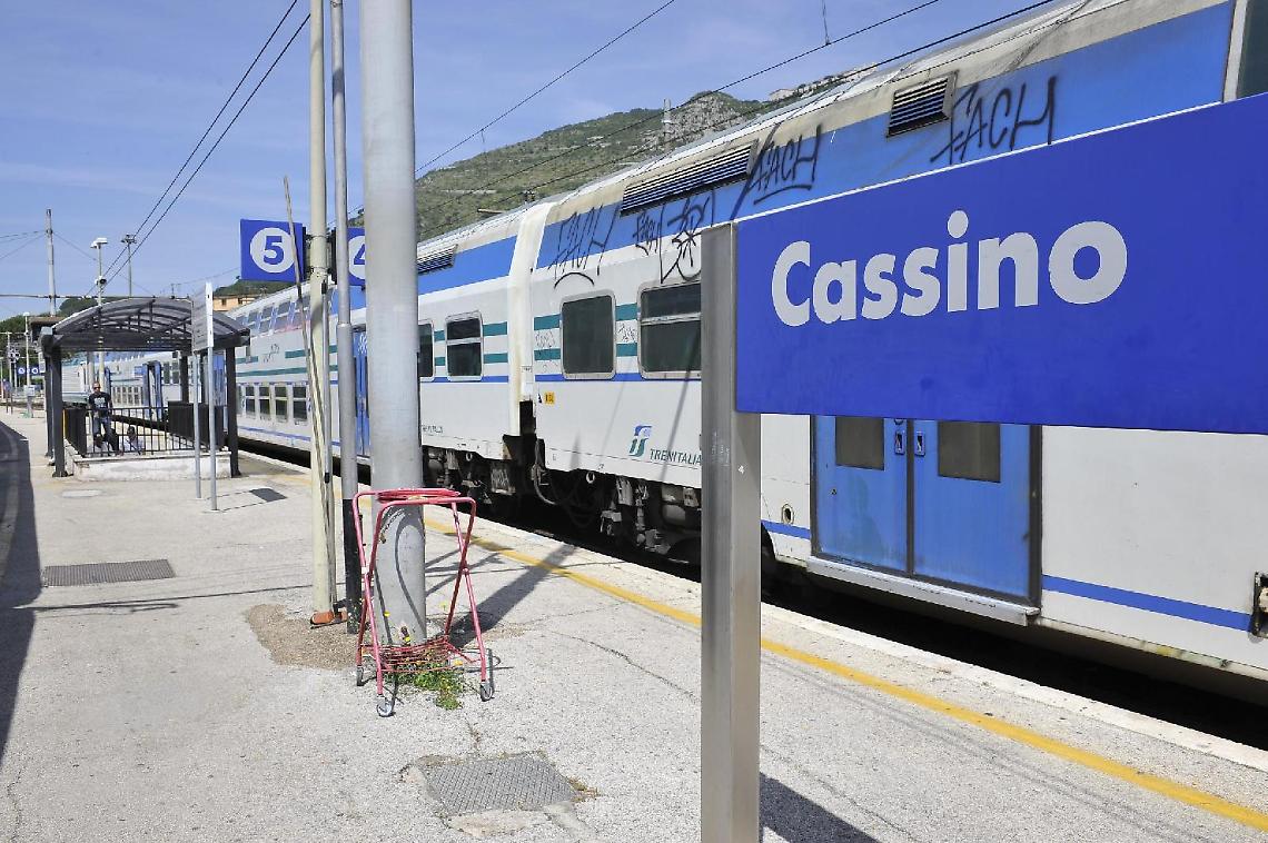 Treni, primo lunedì con i lavori in corso. E c'è chi tra sceglie l'auto