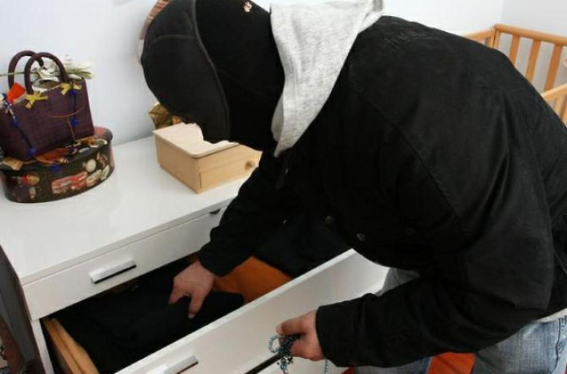 I padroni di casa in vacanza e i ladri in casa: al ritorno la brutta sorpresa