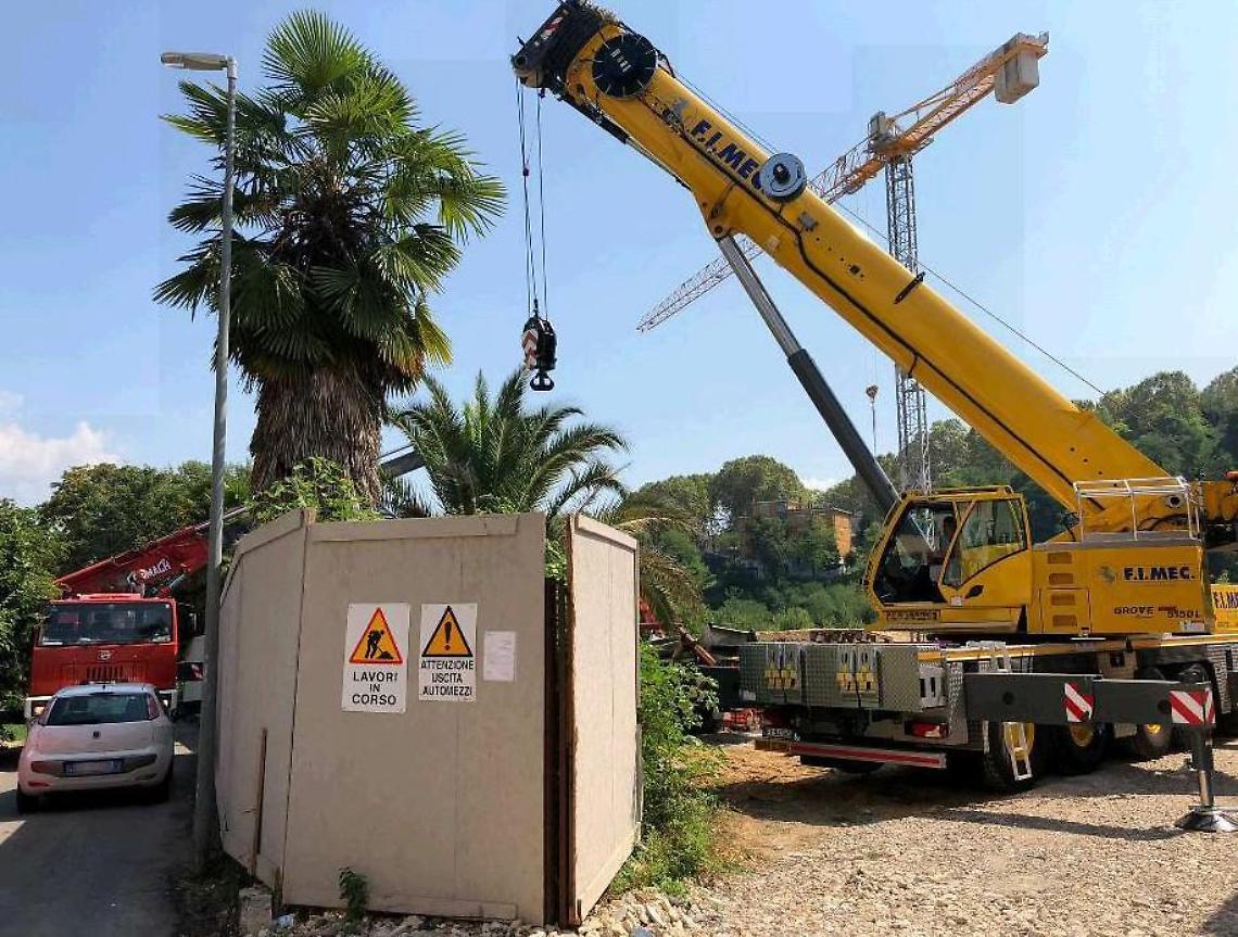 Due operai colpiti da un braccio meccanico: in prognosi riservata