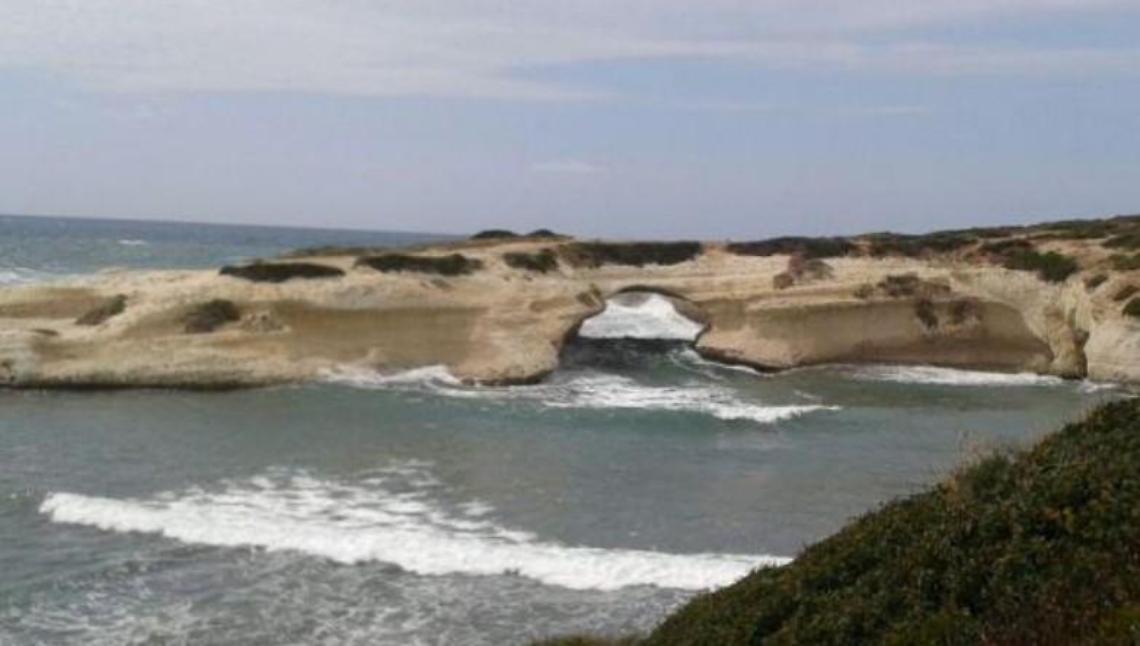 Precipita in mare per scattare una foto e muore: impossibile recuperare il corpo