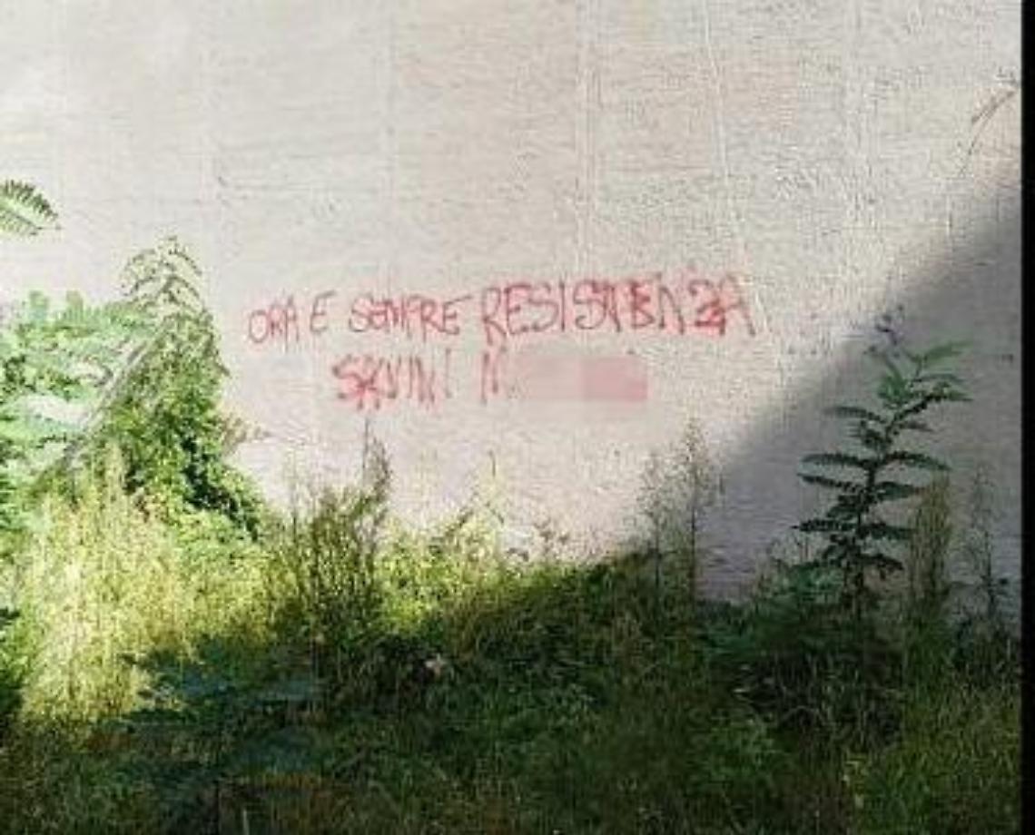 Matteo Salvini ancora nel mirino con scritte ingiuriose e violente