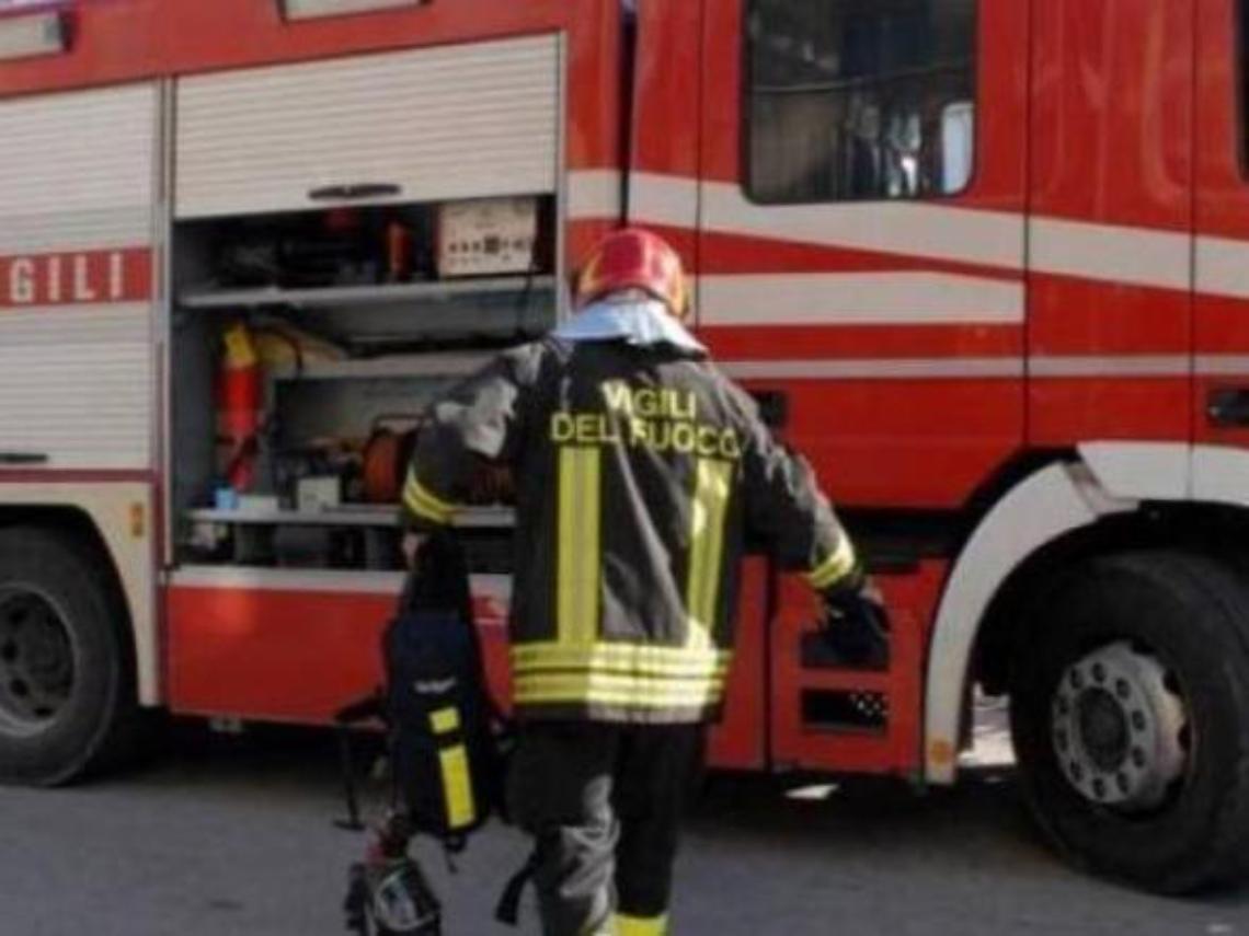 Esplosione in un'abitazione per una fuga di gas: ferite due persone