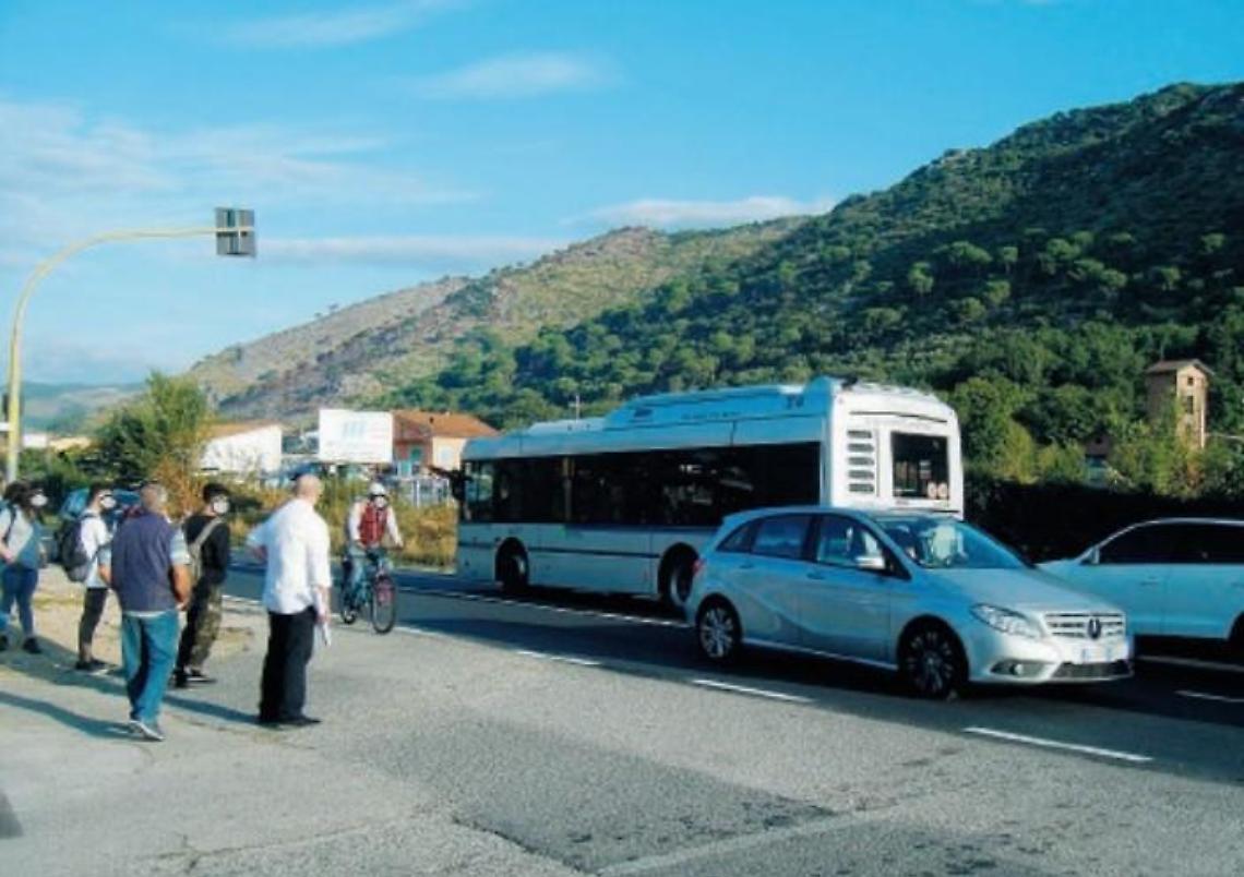 Allarme sicurezza sulla Casilina: "Gli studenti sono in pericolo"