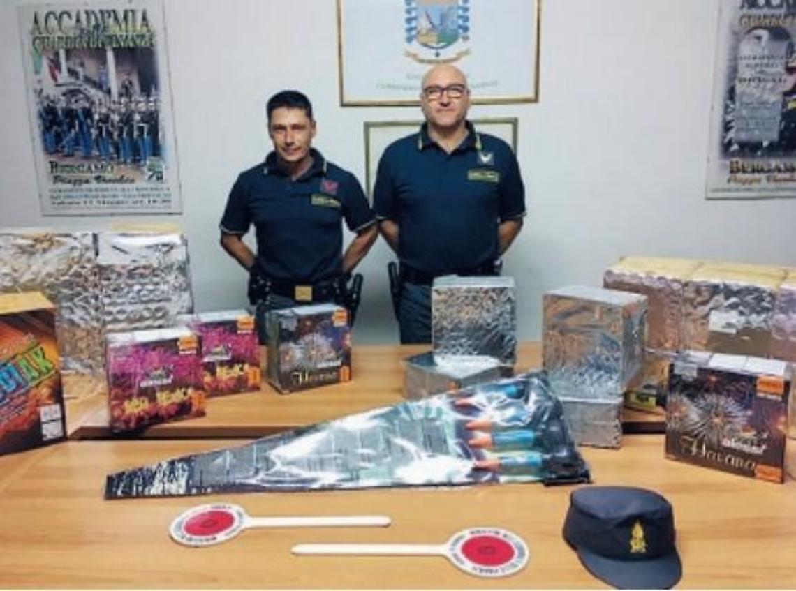 Con un quintale di fuochi d'artificio nel camion: autista nei guai