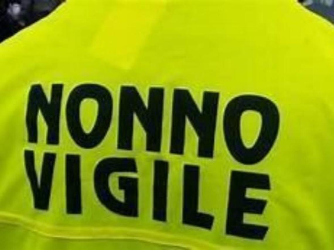 Vigilanza davanti alle scuole: avviso per reclutare i “nonni vigili”