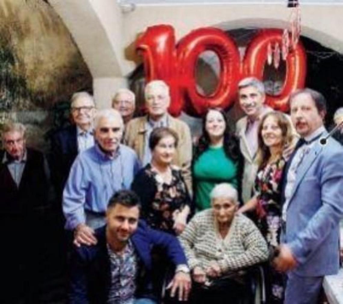 Nonna Adelina spegne cento candeline tra l'affetto della sua comunità
