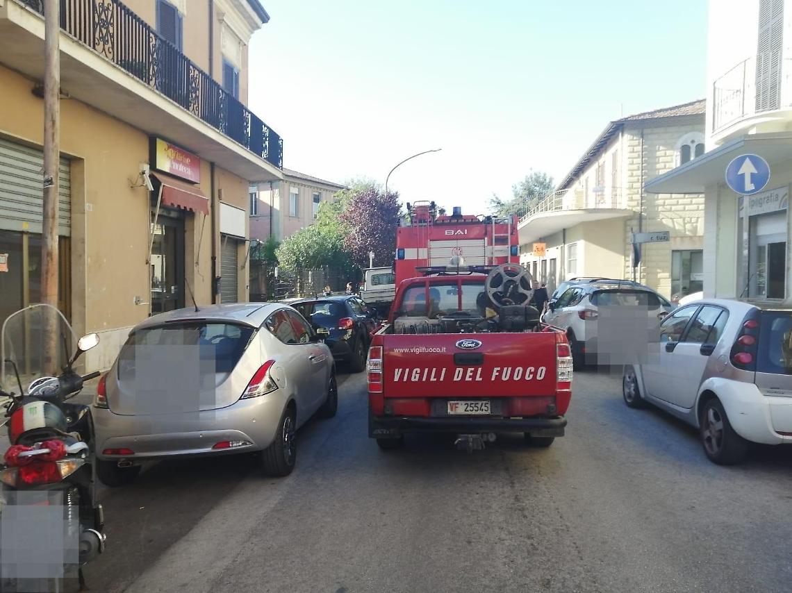 Forte puzza a scuola, i genitori chiamano i vigili del fuoco: plesso chiuso
