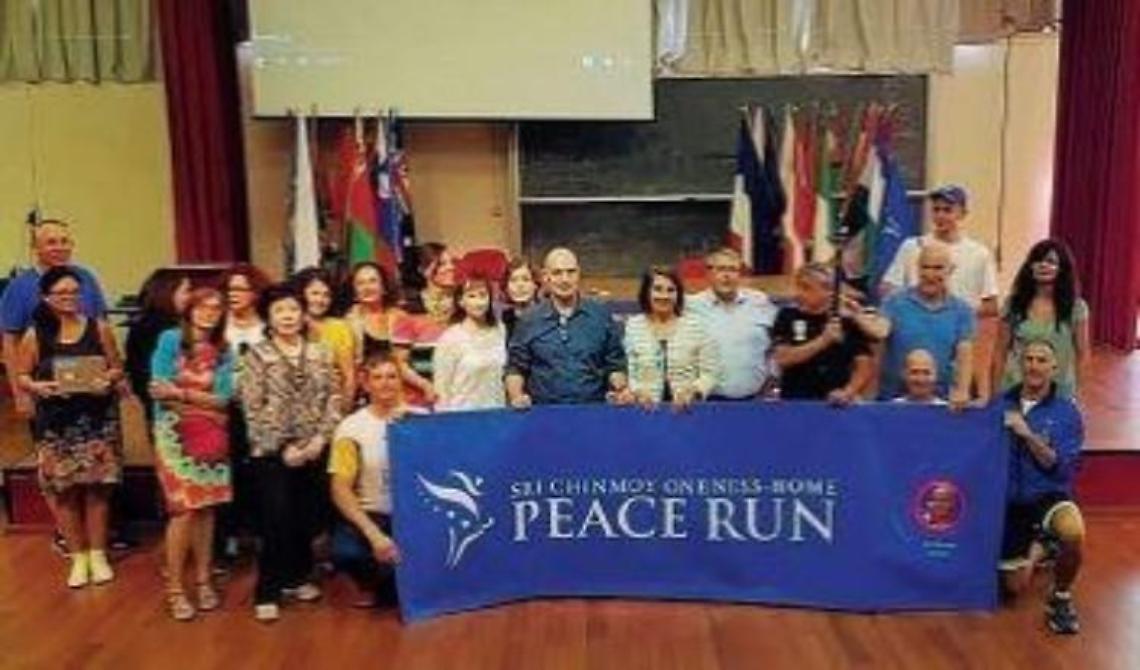 Peace Run 2019 fa tappa al “Medaglia d'Oro”: l'accoglienza di studenti e docenti