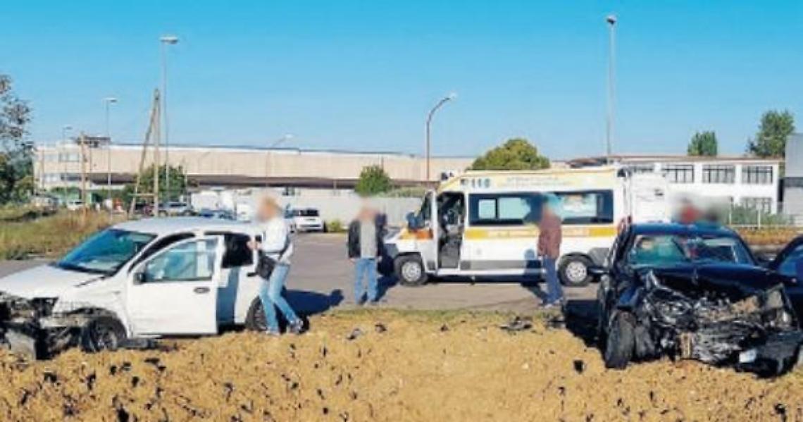 Incidente nella zona industriale, la strada è troppo pericolosa: la protesta