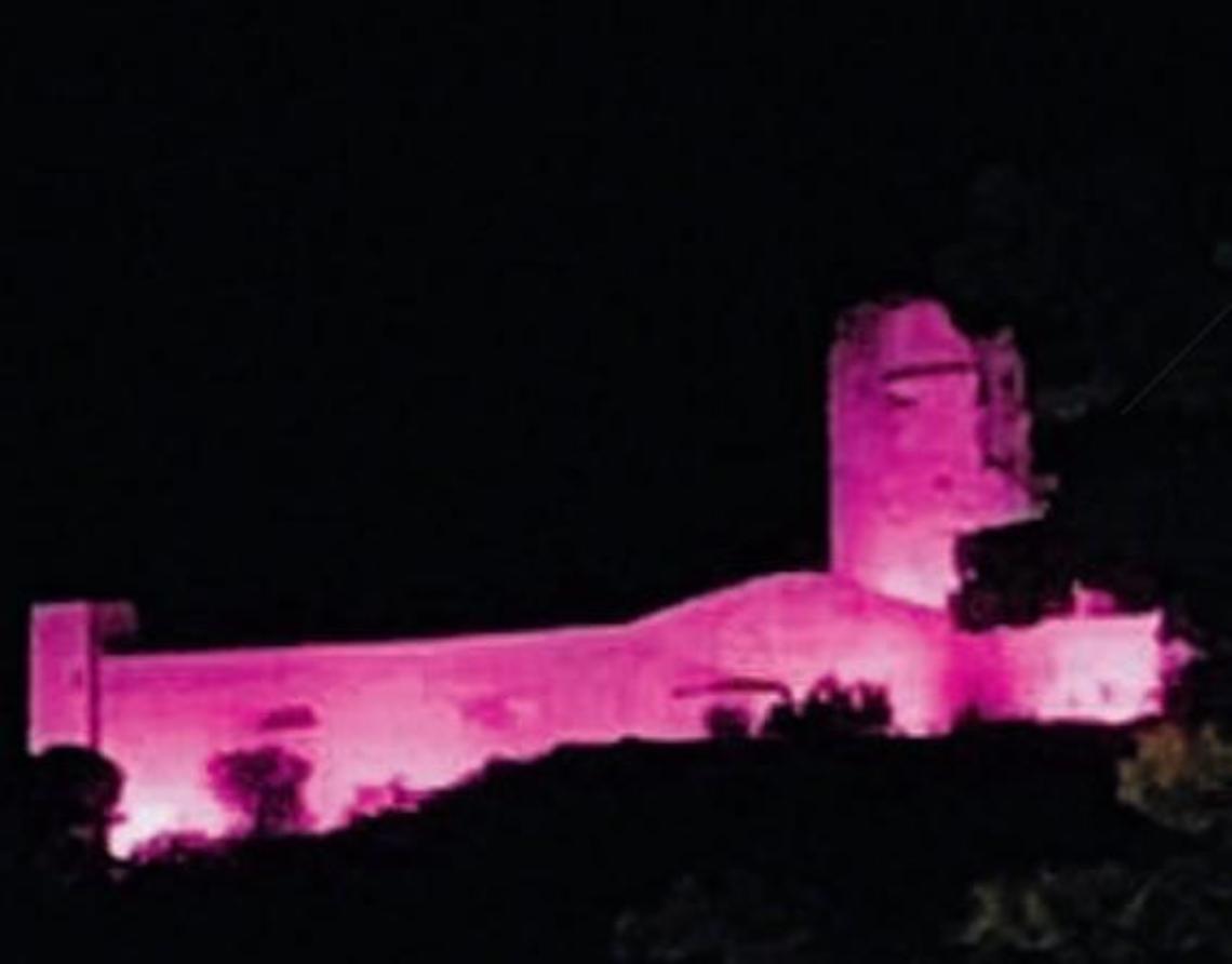 Ottobre mese della prevenzione: la Rocca Janula s'illumina di rosa