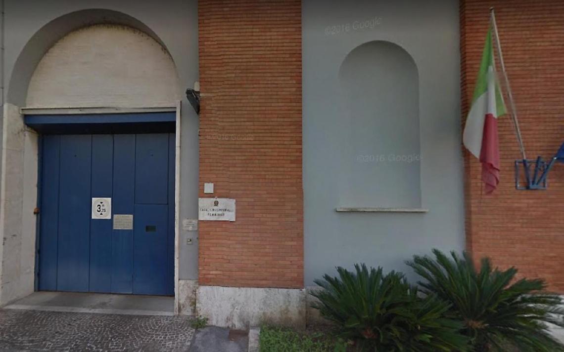 Addormentava i pazienti per poi derubarli: arrestata infermiera rapinatrice