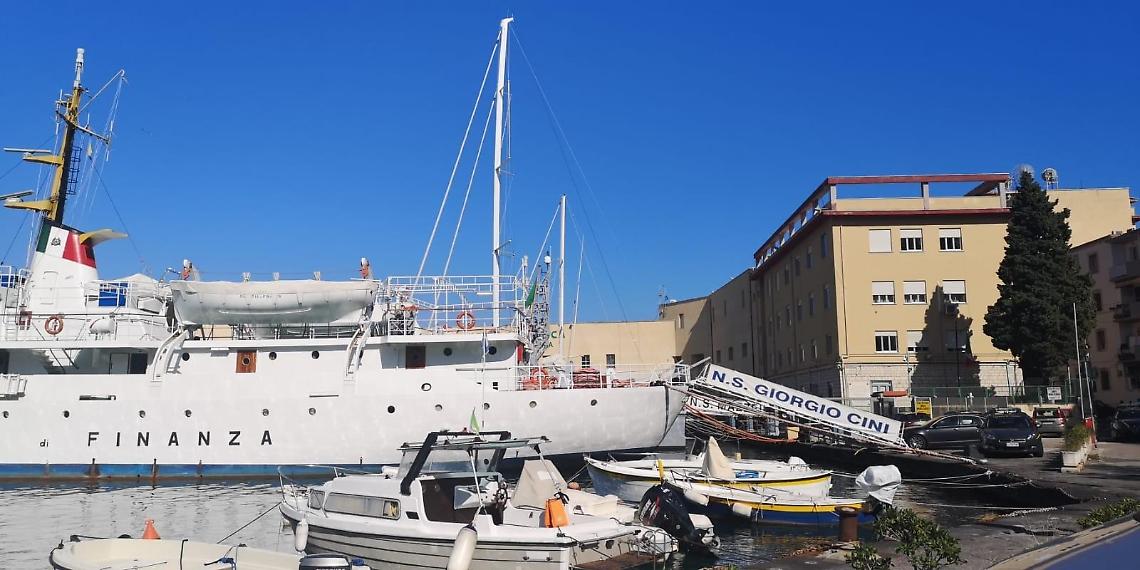 Finanziere si spara in testa: trovato in una pozza di sangue. Gravissimo a Roma