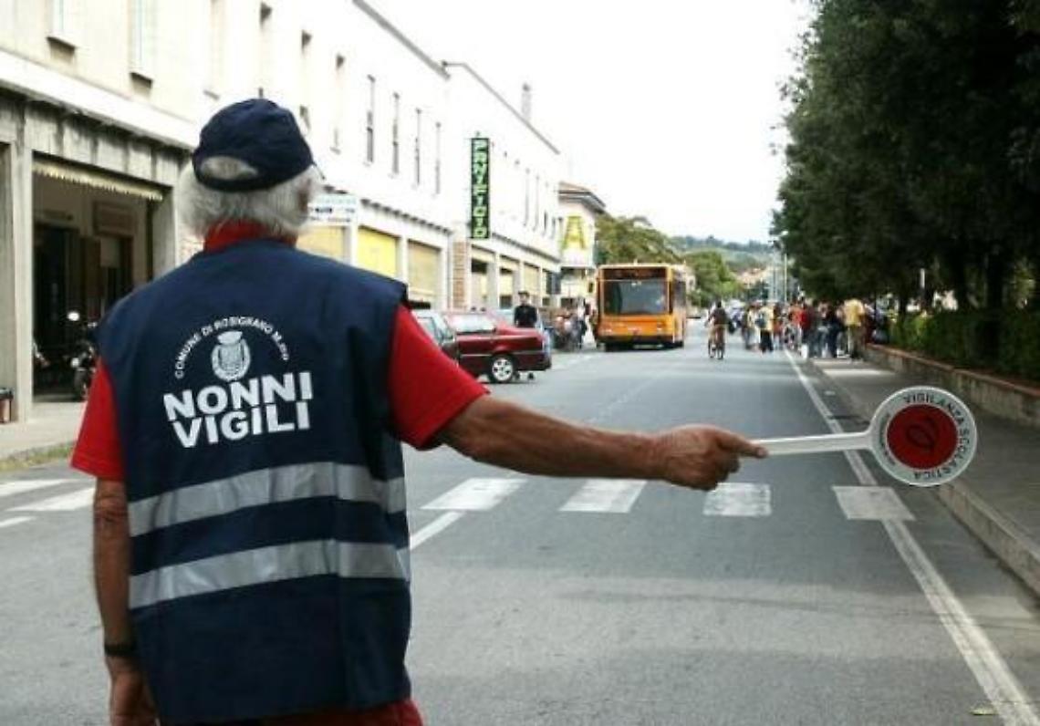 Msg Campano, nonni vigili davanti alle scuole: le domande entro fine mese