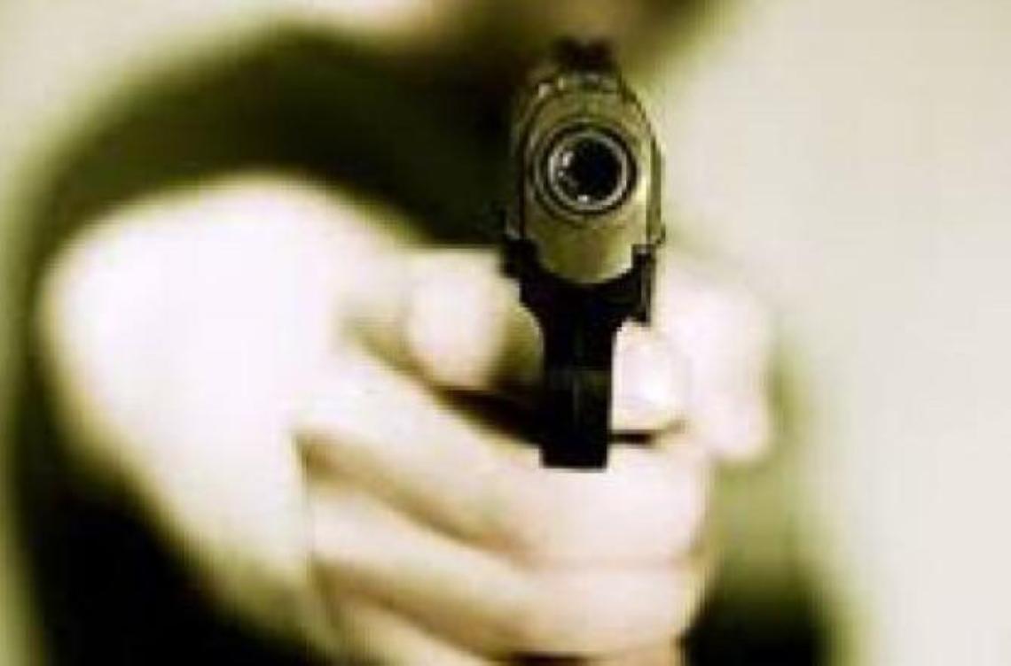 Rapina armato di pistola un negozio di kebab: scattano le manette per un 28enne