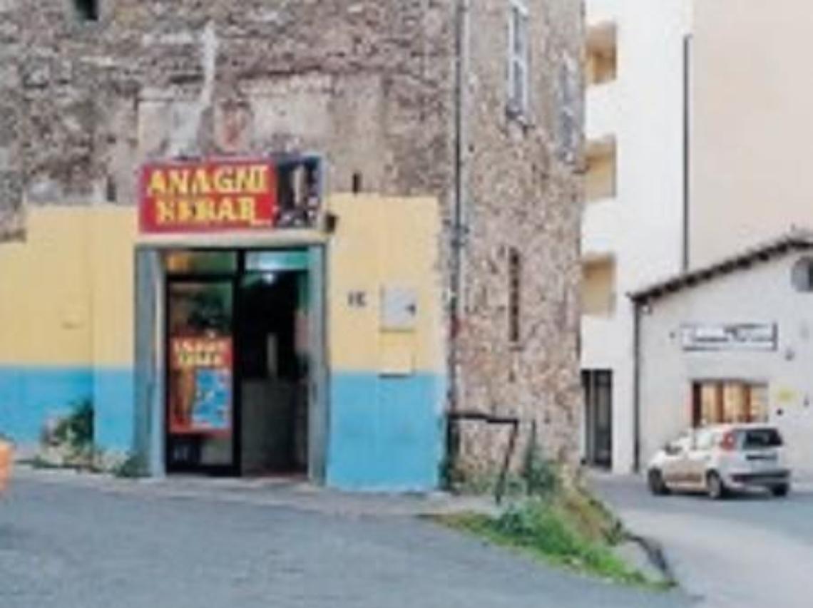 Rapina al kebab per 100 euro e 12 birre, l'arrestato nega: soltanto un alterco
