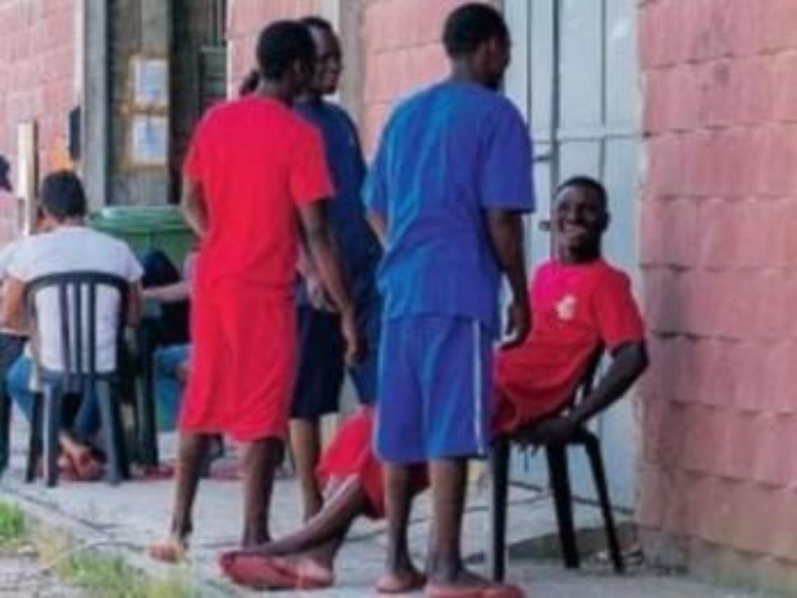 Convivenza difficile con i profughi: tra cattivi odori, liti e degrado