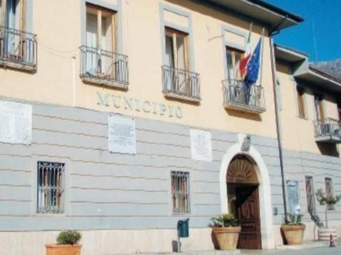 Documenti contraffatti ad extracomunitari: arrestato funzionario comunale