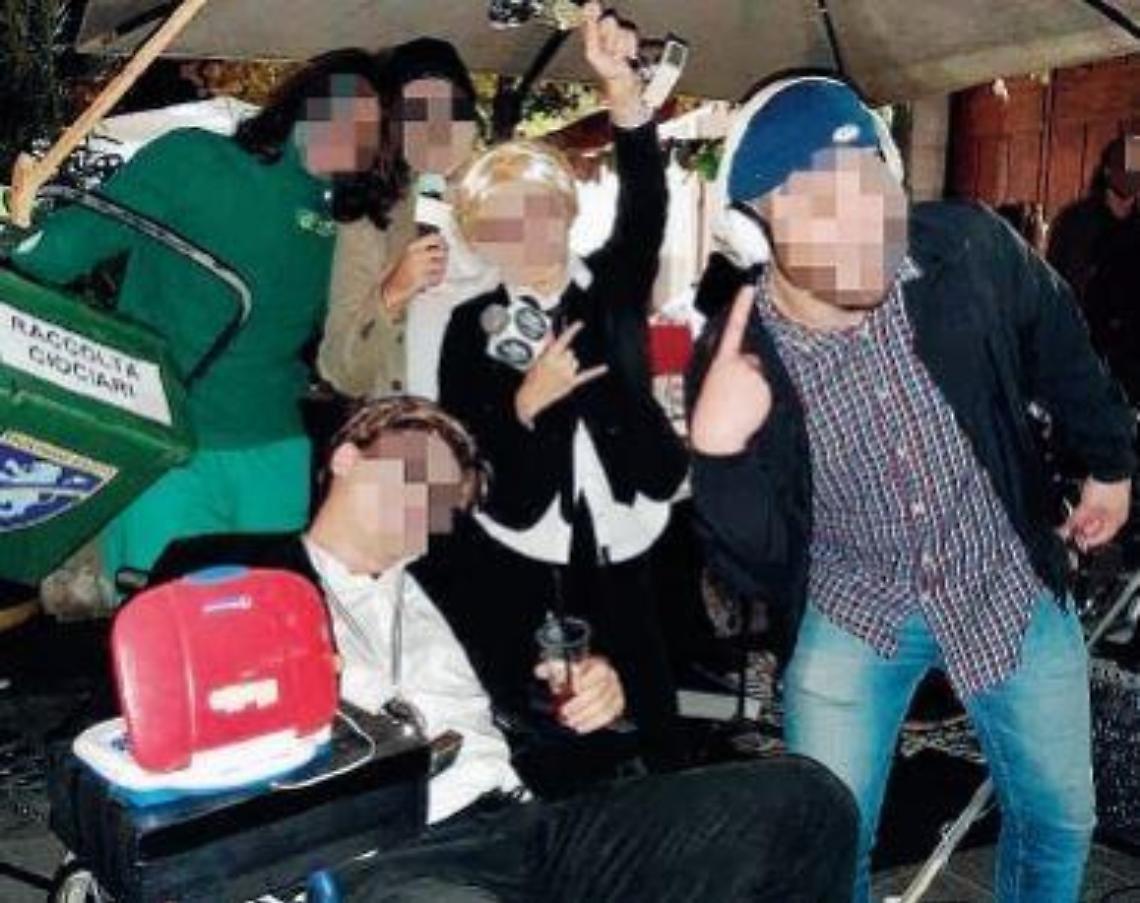 Halloween, maschere da Nadia Toffa e disabile: social in rivolta, la denuncia