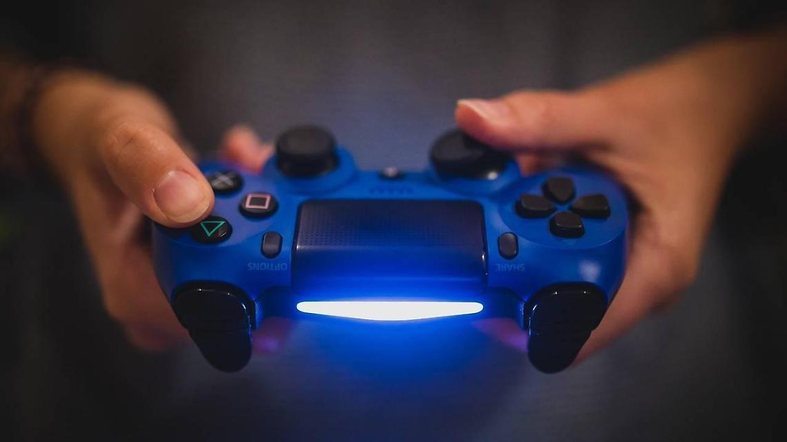 Dipendenza da smartphone e play station: adolescenti sempre più vittime