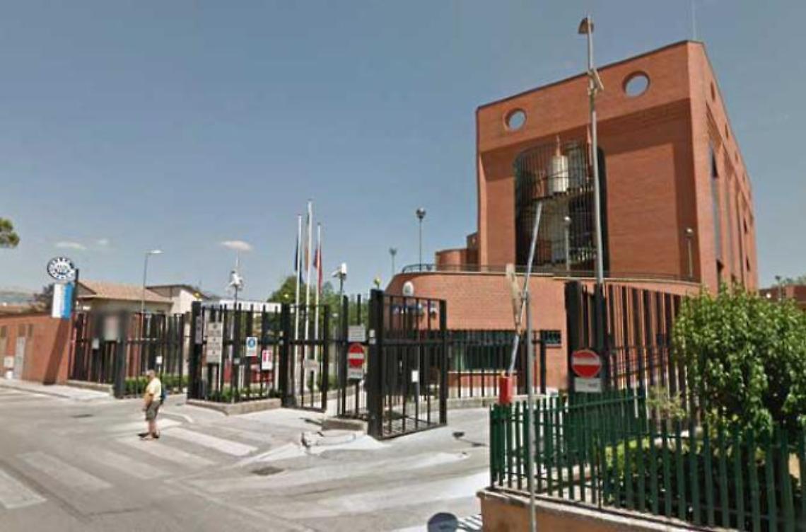 Bimbo di 10 mesi rimane chiuso in casa da solo: momenti di panico