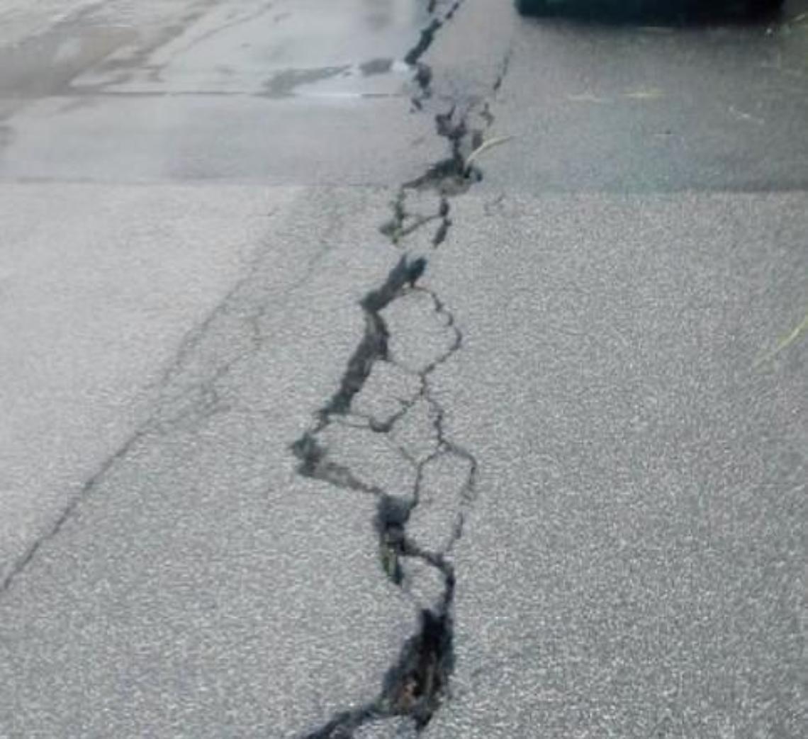 Maltempo, via Magliano chiusa per frana: è scontro sulla riapertura