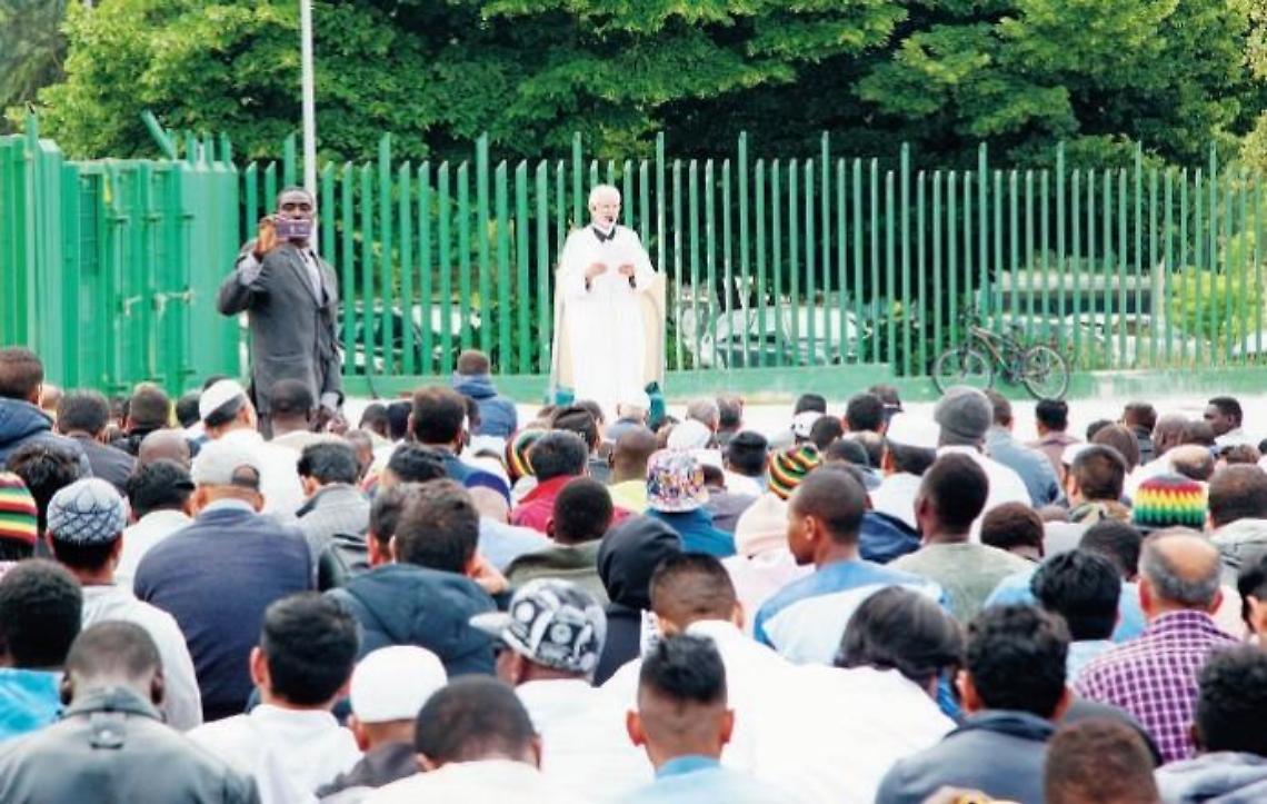 Moschea, il dibattito diventa "social": sul web vincono i sì