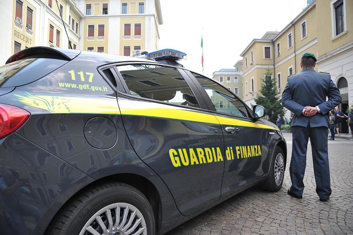 Viveva nel lusso, ma per il fisco era un fantasma: sequestri per 1,5 milioni