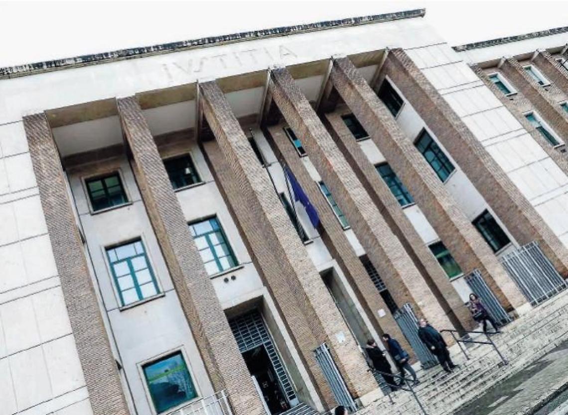 All'asta la casa nella quale vive con tutta la famiglia... ma lei non lo sapeva