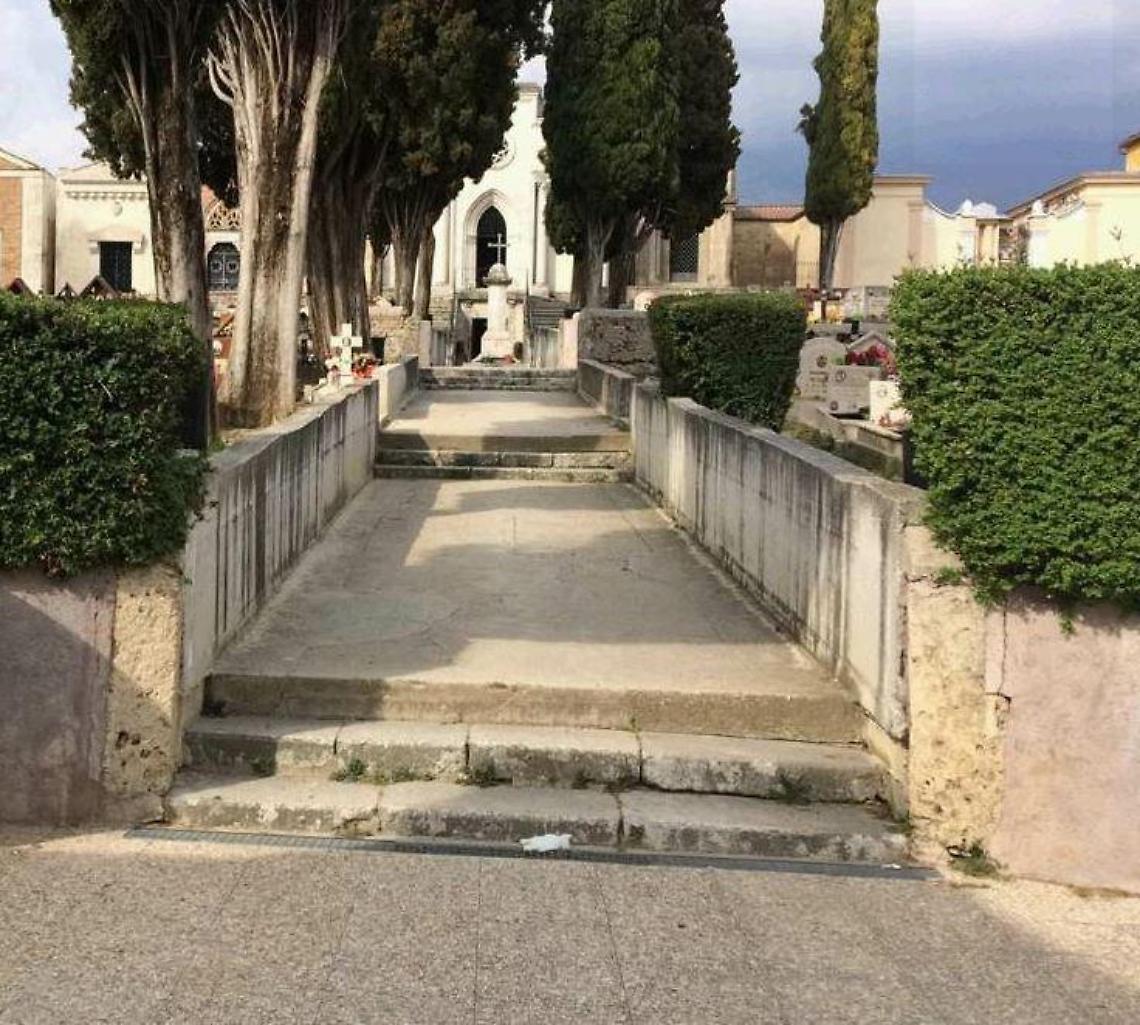 Furti, malviventi senza scrupoli: raffica di colpi anche al cimitero