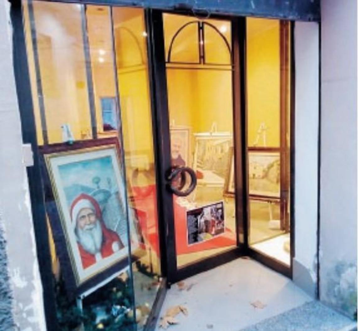 Vetrine dei negozi chiuse? Le riaprono gli artisti: l'iniziativa per Natale